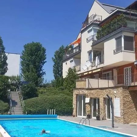 Peppy & Pool شقة