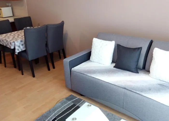 Peppy & Pool Apartament *